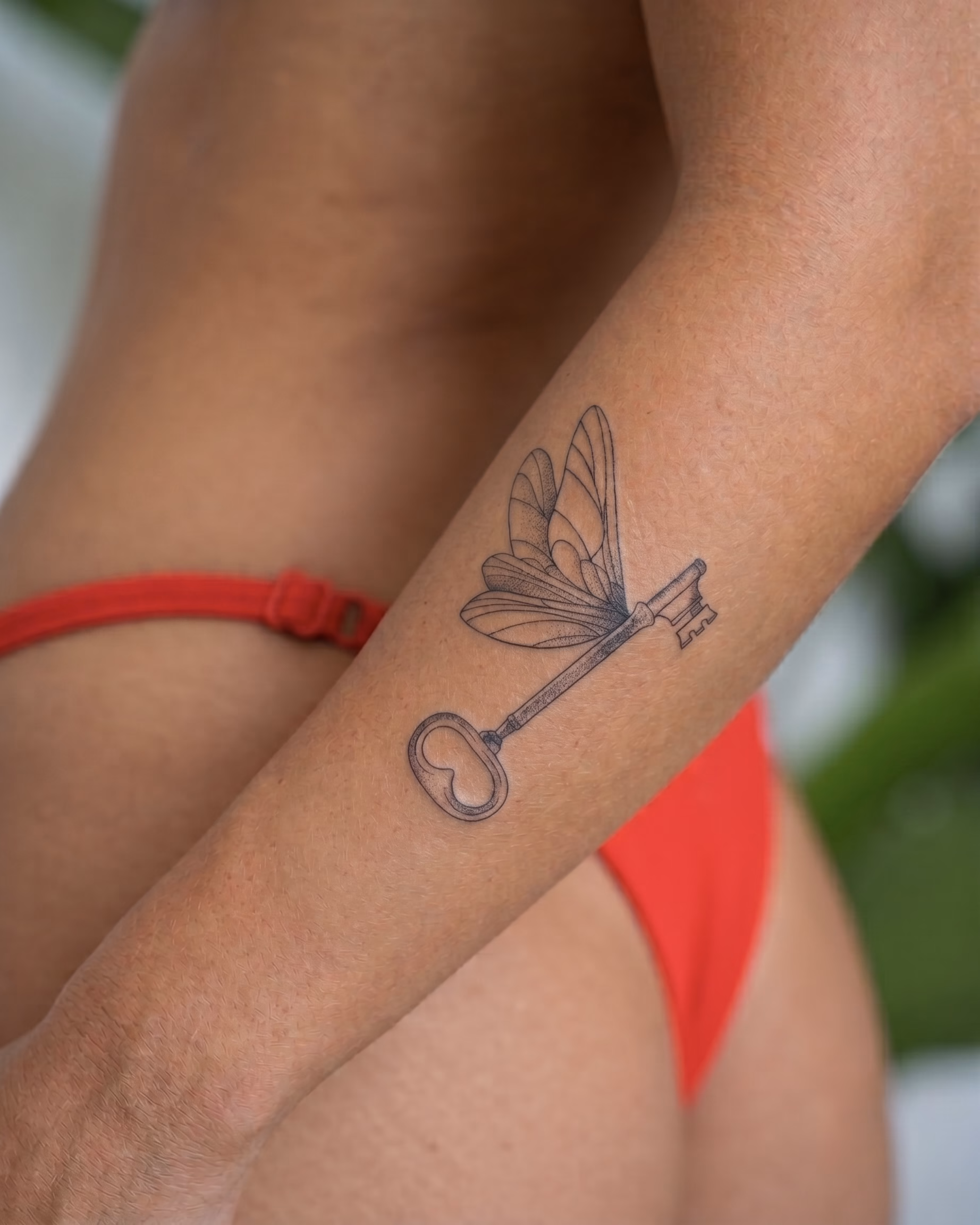 Dragonfly Key Fine Line Tattoo Design Printable stencil
